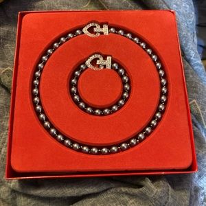 Black pearls necklace with stones